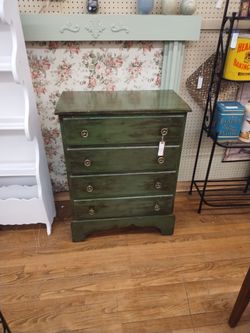 Vtg wooden chest of drawers