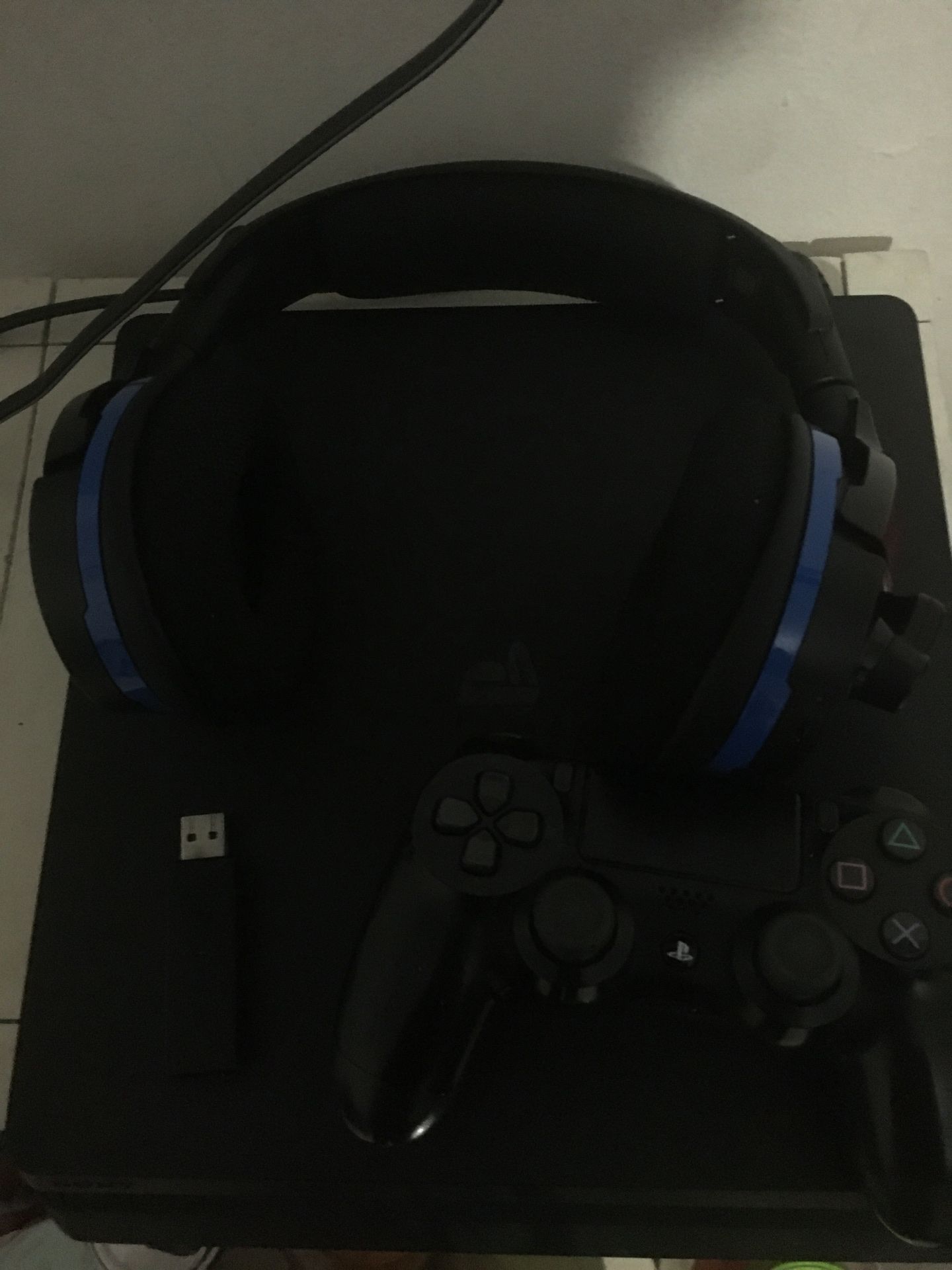 PS4 slim wireless headset with controller