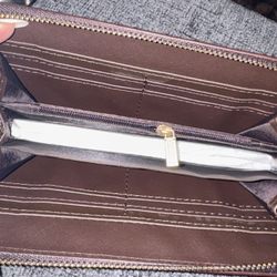 Brown Wallet With Red And Green Line In The Middle 