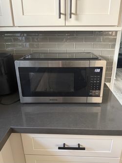Maytag 1.1 cu ft Countertop Microwave Oven