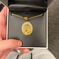 Beautiful Jesus Pendent And Chain