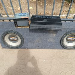 Kicker CVR Dvc 12s With 2500w Amp And Stereo 