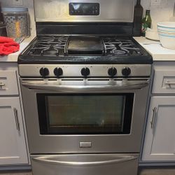 Frigidaire Stove