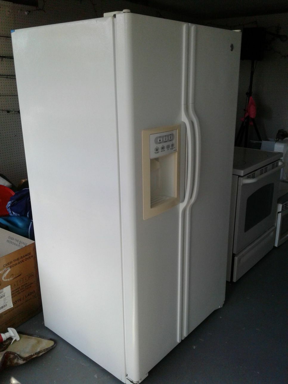 White, Side By Side, GE Adora 25.4 C.F. Refrigerator