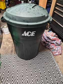 ACE 32 - GALLON GARBAGE CAN.