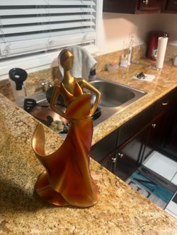 Wine bottle holder