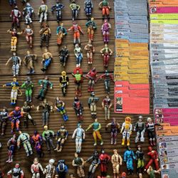Collector seeking vintage old GI Joe toys dolls and action figures accessories 1960s 70s 80s g.i. Joes toy figure collector 