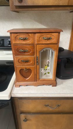 JEWELRY BOX 