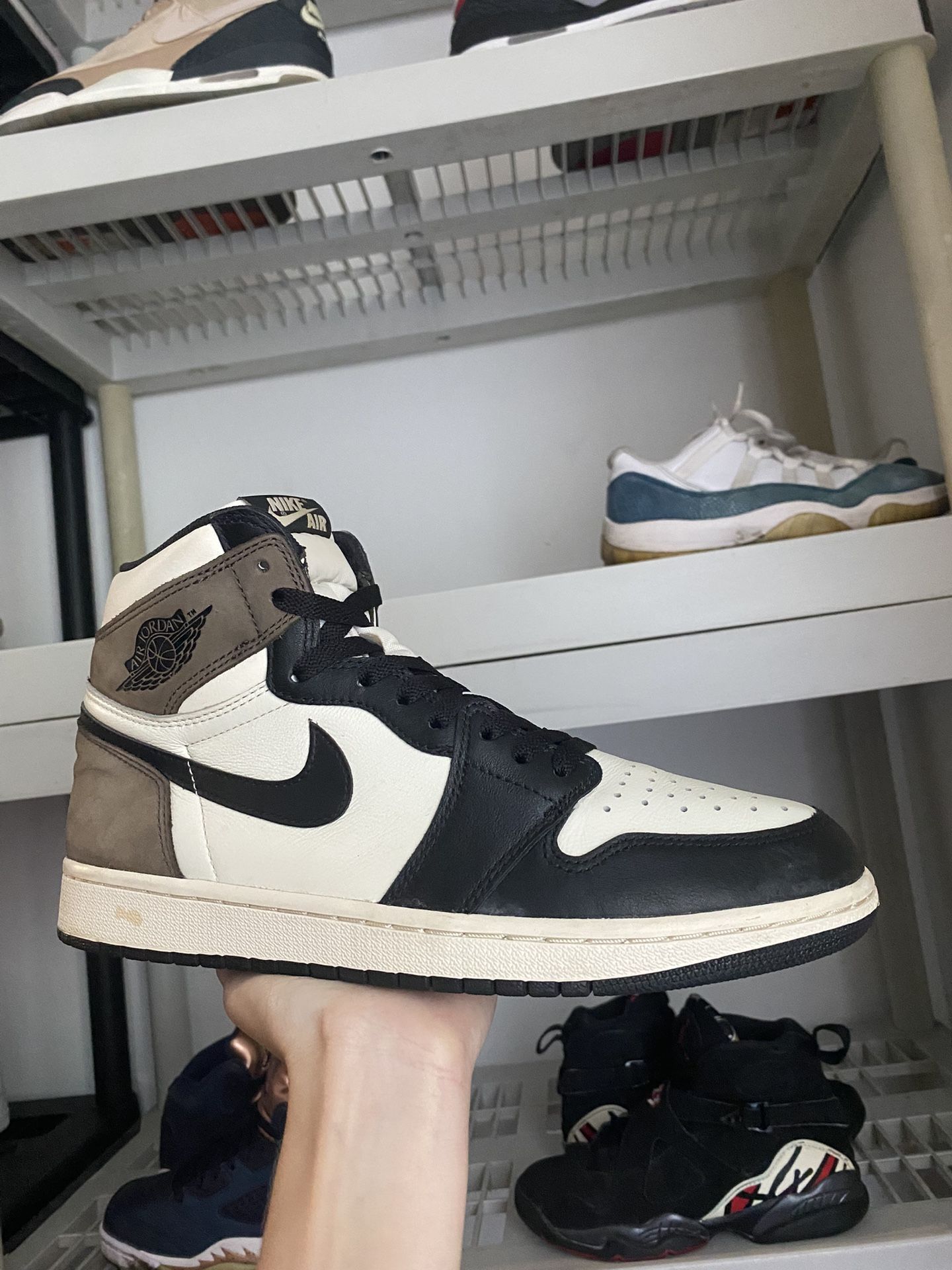 Air Jordan 1 Retro High OG "DARK MOCHA" 2020 - Size 9.5 - 555088 105