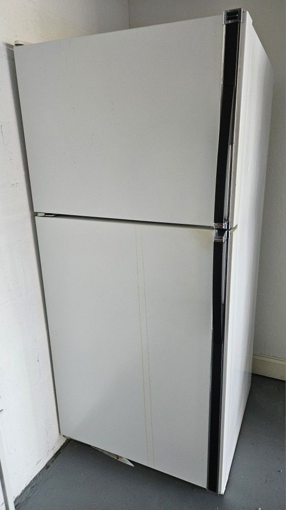 Kenmore Top-Freezer Refrigerator