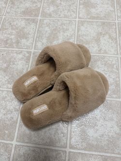 NWT Muk Luks Women's size 7-8 Fuzzy Slider Slippers in Irish Cream