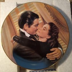 "MARRY ME SCARLETT". First Issue In Critic's Choice: GONE WITH THE WIND 