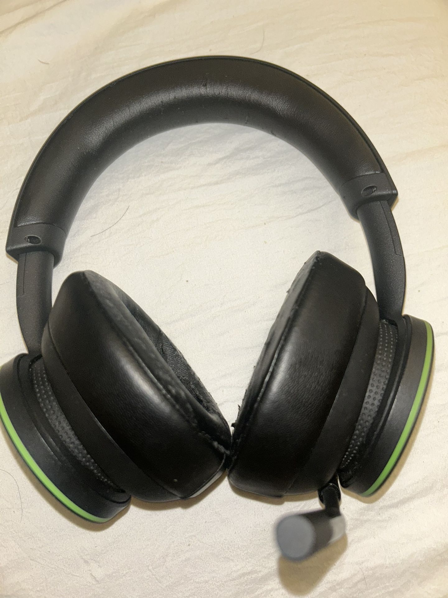 Xbox Wireless Gaming Headset – Over Ear Headphones – Spatial Audio with Dolby Atmos, Windows Sonic S