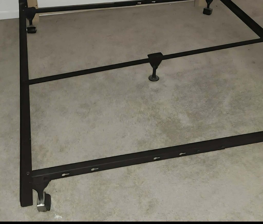 heavy-duty adjustable metal bed frame,