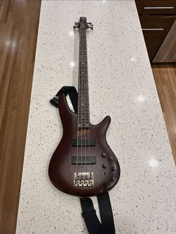 SR500 Bass Guitar