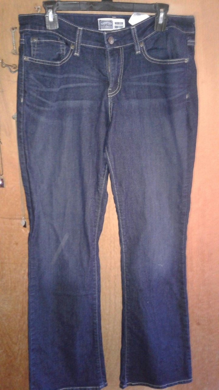 Levi Size 12M Modern Boot Cut