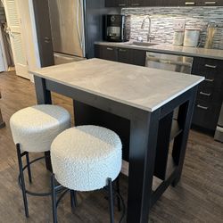 Kitchen Island 