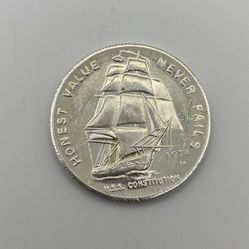 VINTAGE 1974 HONEST VALUE NEVER FAILS U.S.S. CONSTITUTION 1 OZ .999 SILVER ROUND