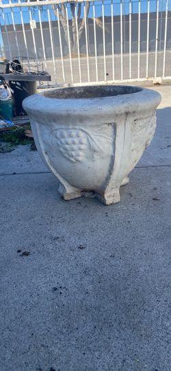 Vintage cast pot 16x13