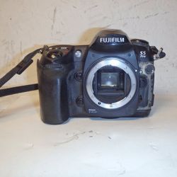 FujiFilm S5 Pro Digital SLR Camera Body