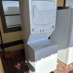 LG Stacked Washer/Gas Dryer 400