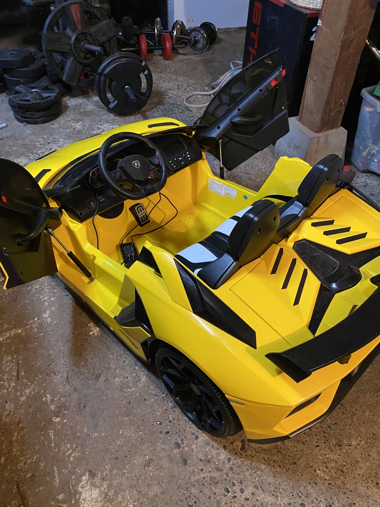 24V Lamborghini SVJ Ride On DRIFT Yellow Car - Open/Used