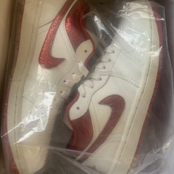 Jordan 1 Low SE Ruby Woman’s 8.5 New w/o Box Top