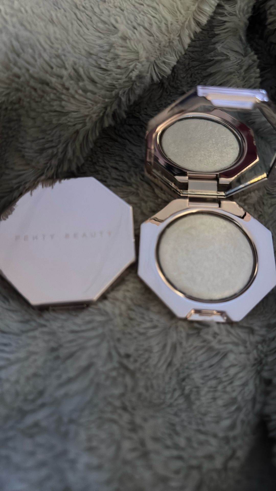 Fenty  Beauty Highlighter 