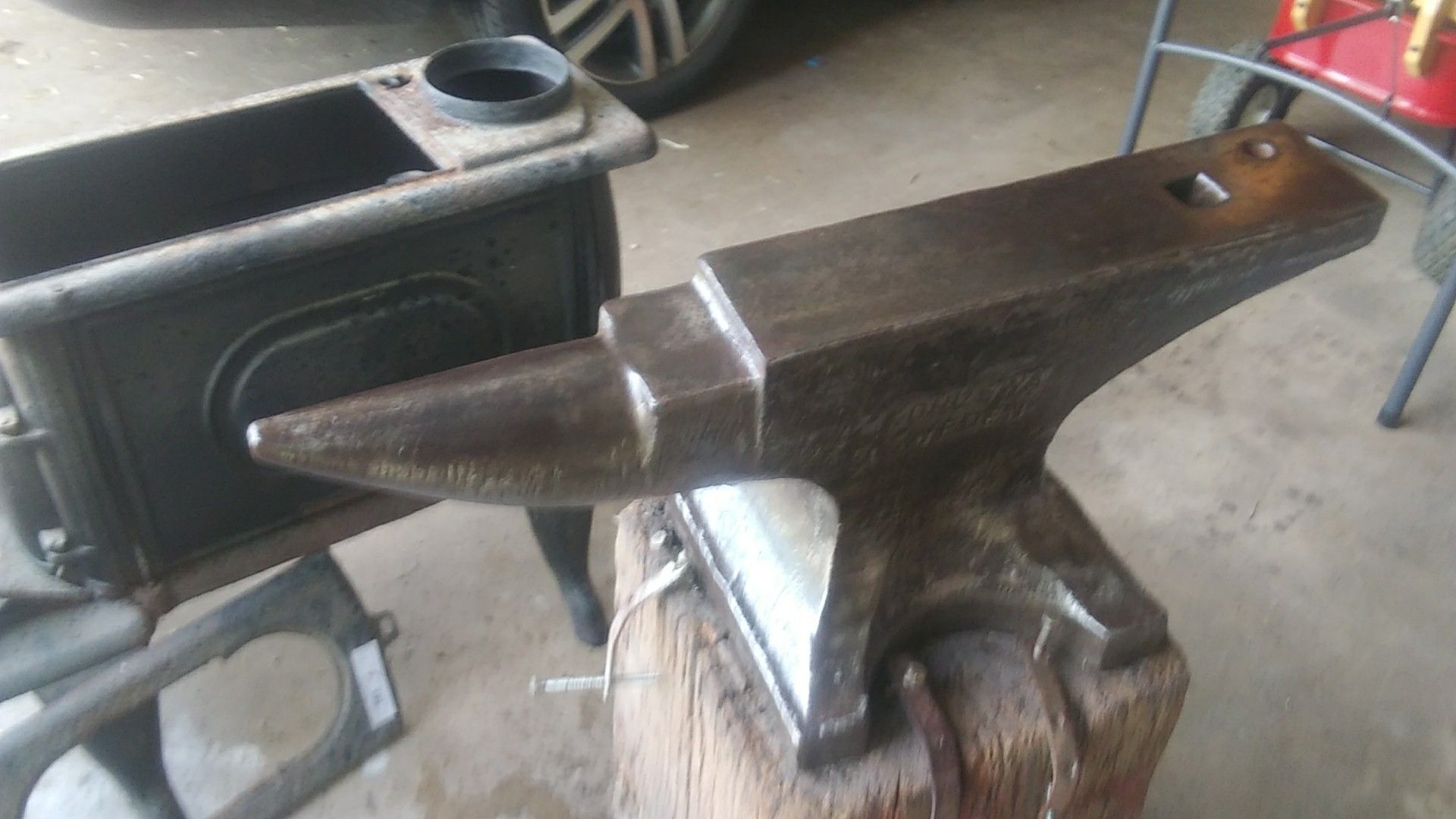 124 lbs blacksmith anvil sweden