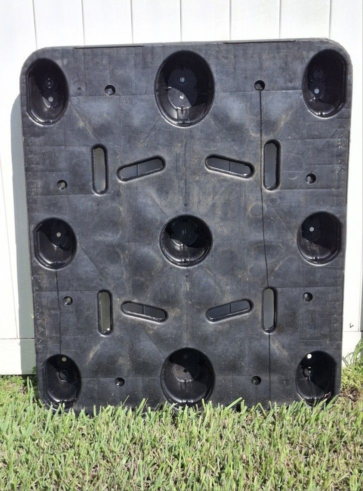 Medium Duty Plastic Pallets 40x48x6