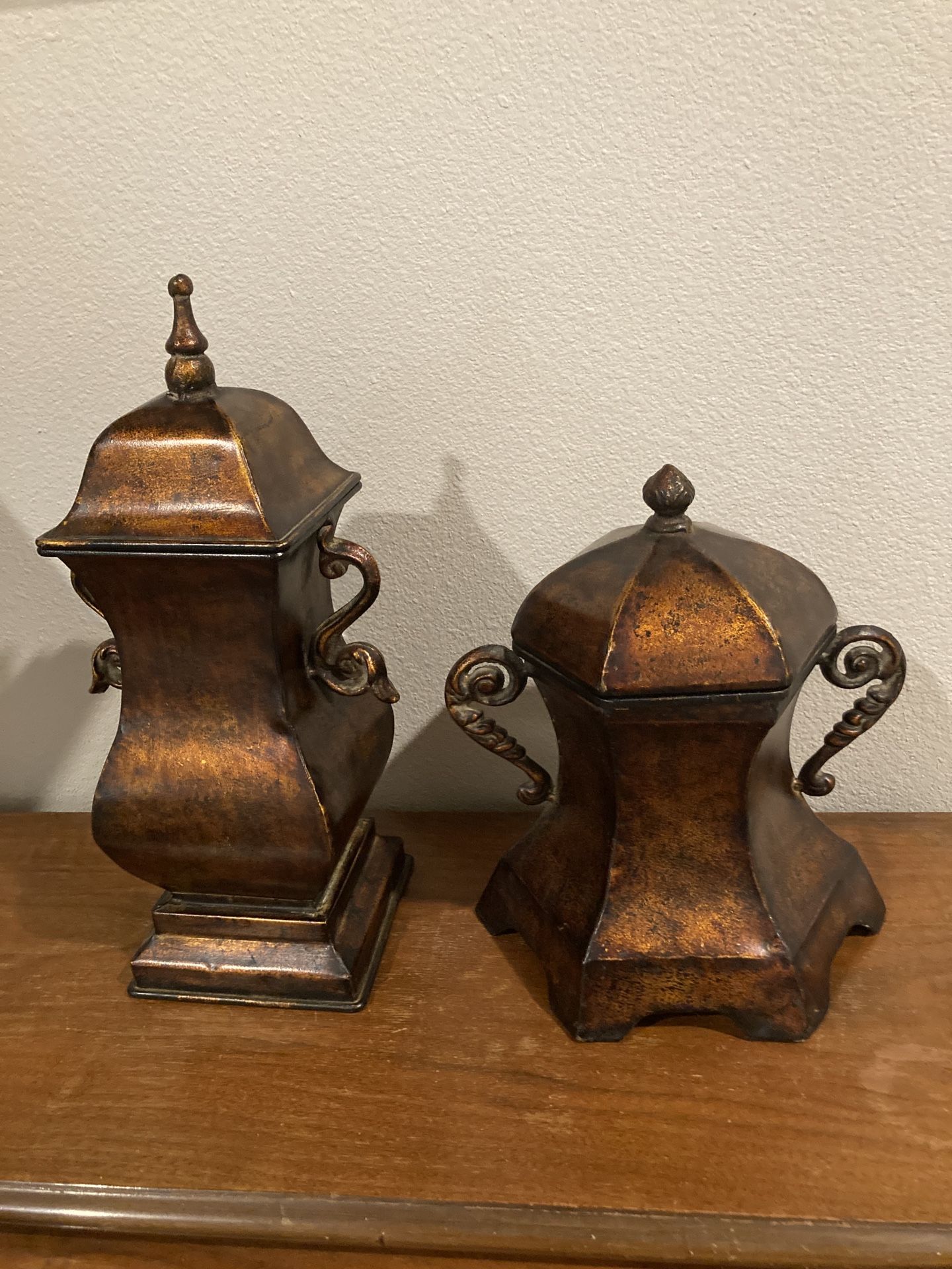 Set of 2 Vintage decorative Copper Color Rustic Metal Urn lidded Vase/ ginger jar with a removable lid.