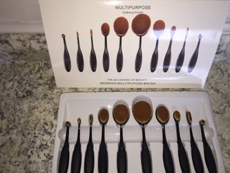 Makeup brush