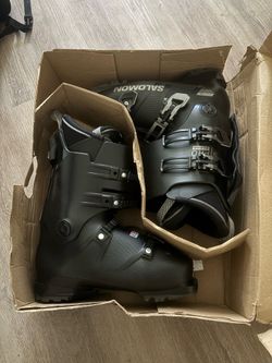 Solomon ski boots