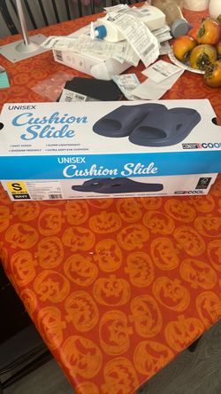 Unisex cushion slide