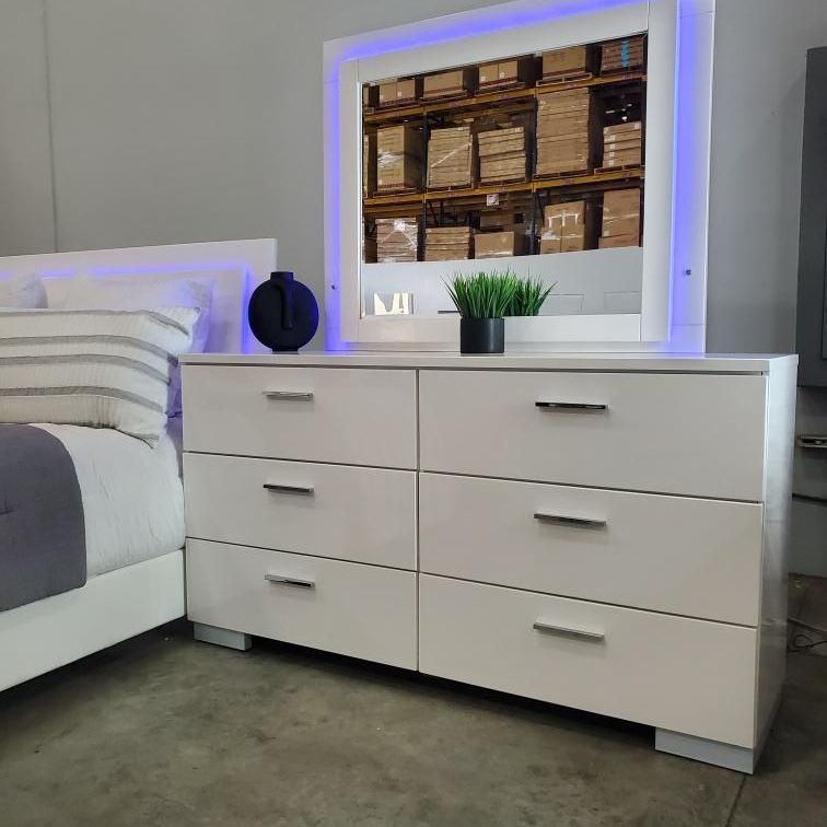 White Bedroom Furniture - 4pc Set. Contemporary Style Low Profile Bed Dresser Mirror Nightstand