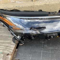 2020 -22 Toyota Highlander Right Headlight 