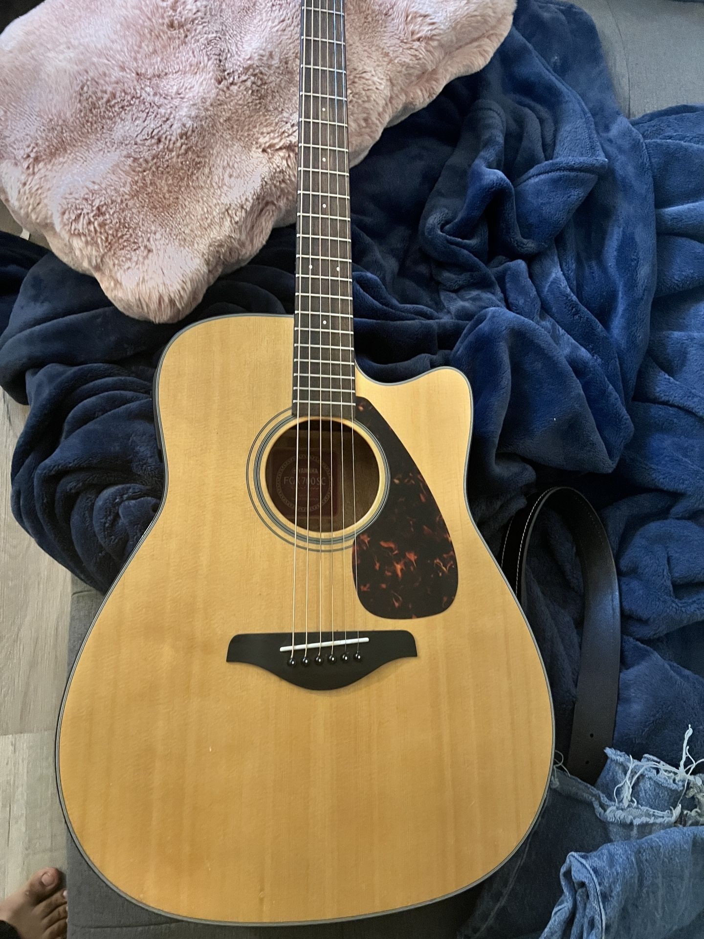 Yamaha 6 String Guitar