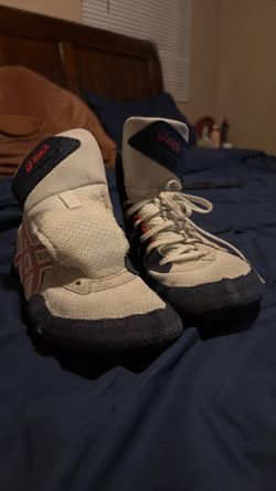 Wrestling shoes/asics