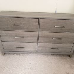 6 Drawers and 4 Drawers Dresser set