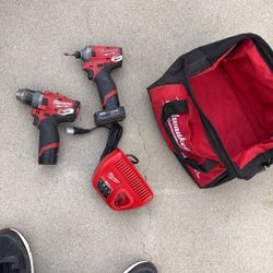 Milwaukee 12 V Combo 4.0 Battery &2.0 