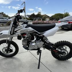 2022 SSR Dirt Bike Electric Start