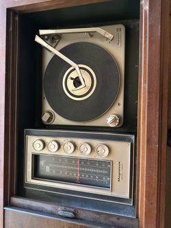 Magnavox Astro Sonic Vintage Wooden Record Player Console W/ Woven Speaker Front