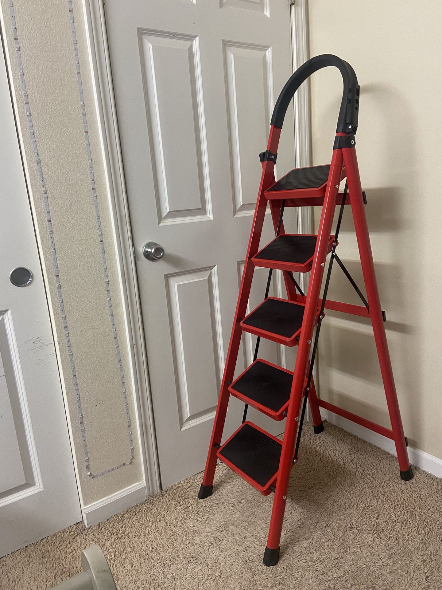 Heavy Duty 450 lb Capacity Foldable Step Ladder