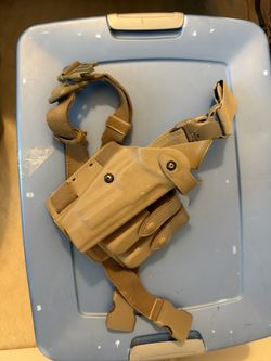 Safariland Tactical Drop-Leg Holster with Mag Pouch - Coyote Brown