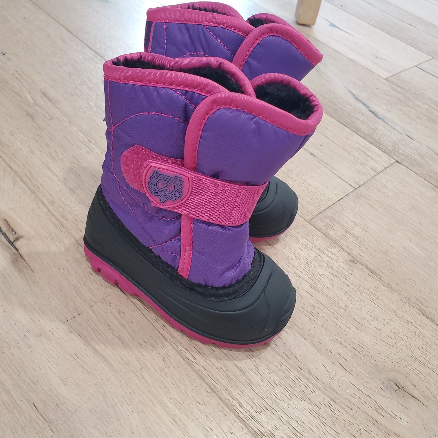 Baby girl Kamik snow boots size 6 toddler