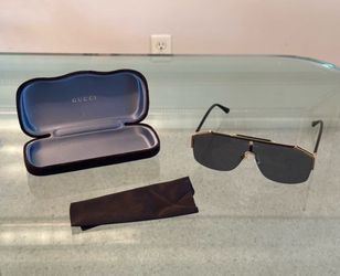 Stunning Gucci 0291 GG0291S 001 Oversized Shield Sunglasses Gray Lenses Gold Frame Italy
