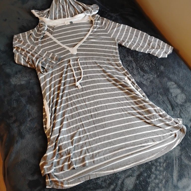 Kenneth Cole Reaction Gray And White Size Small
