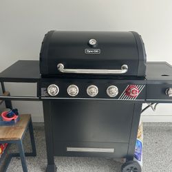 Gas Grill With 5 Burners - Propane Tank Included