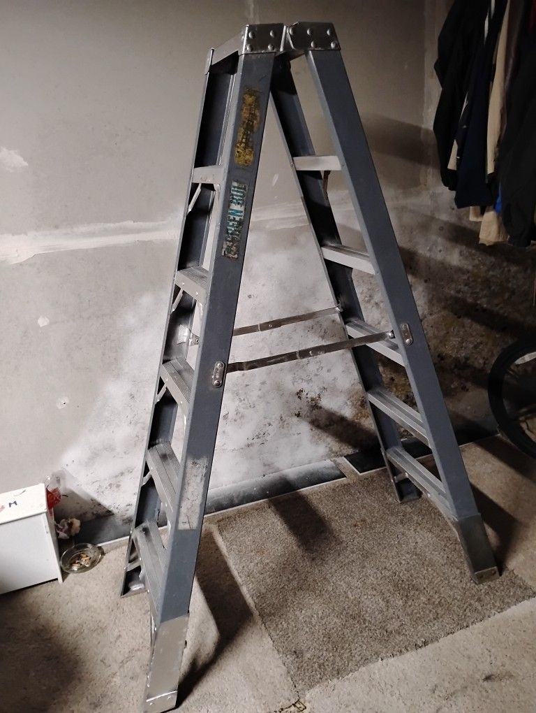Green Bull 6FT Extra Heavy Duty Aluminum Step Ladder