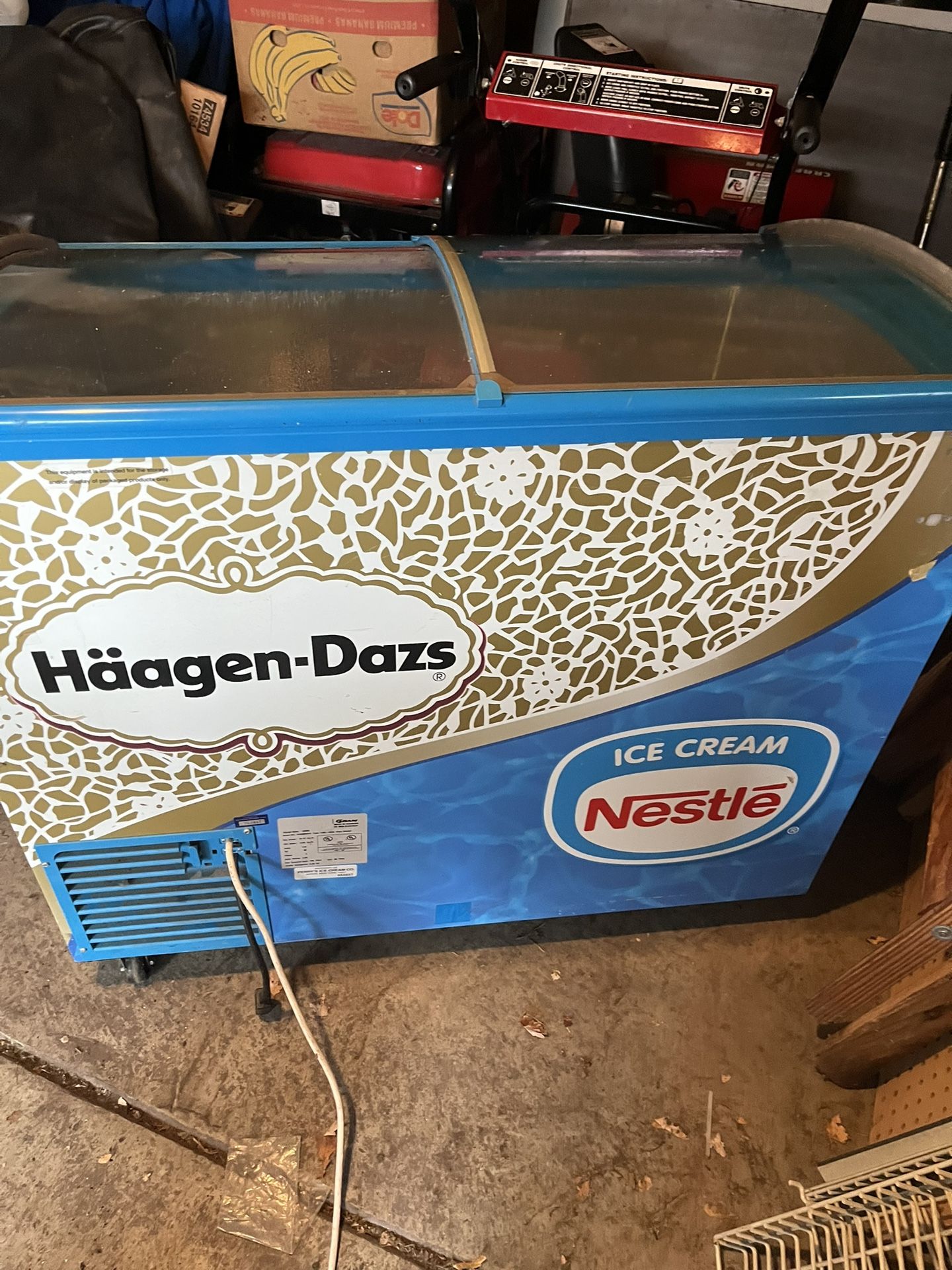 Cooler Great For Ice Cream And Frozen Items.